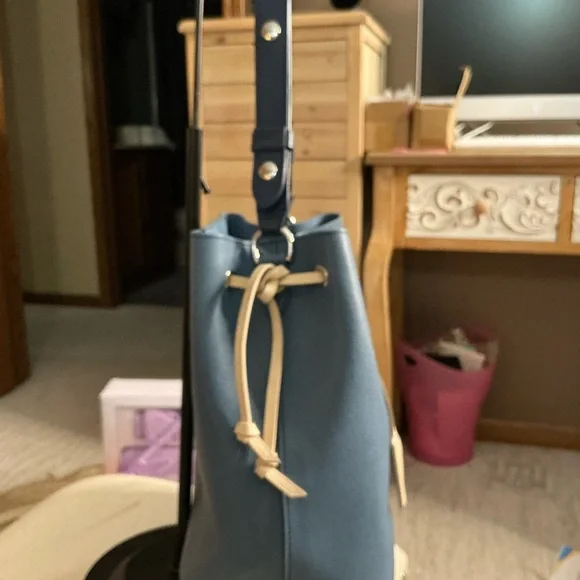 Louis Vuitton Lockme Bucket Bag - Picture 12 of 16